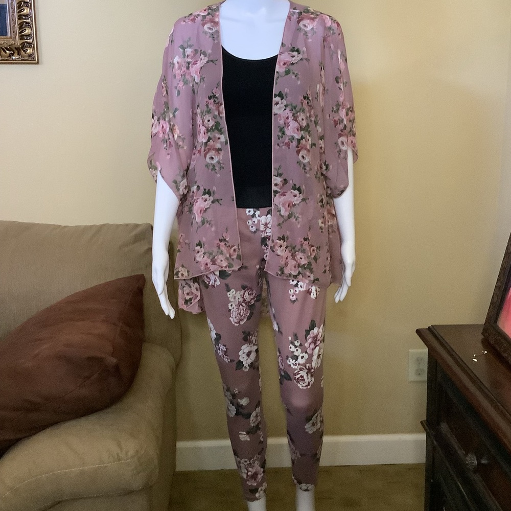 TOP AND BOTTOM-TOP SHEER WRAP SIZE L STRETCH PANTS SIZE L